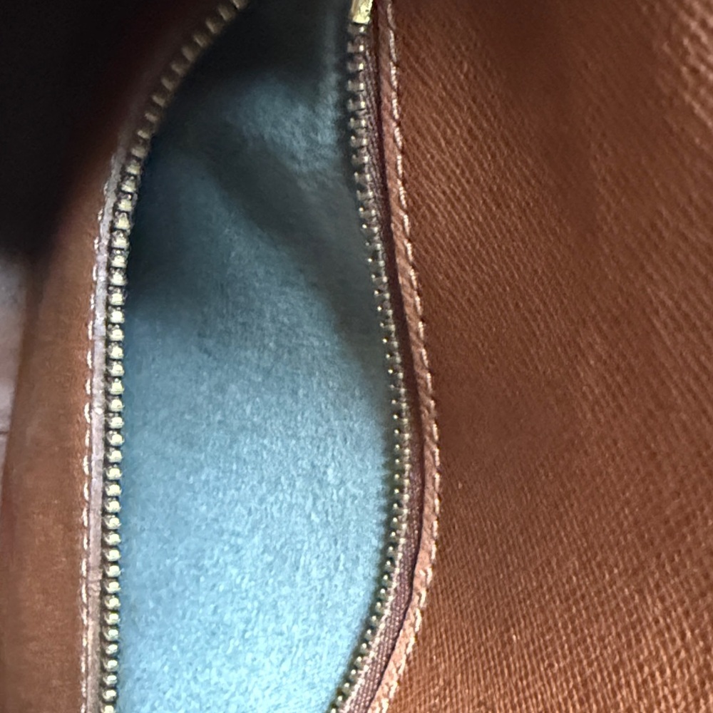 Louis Vuitton vintage Saint Cloud Monogram Crossbody Bag - Picture 3 of 13